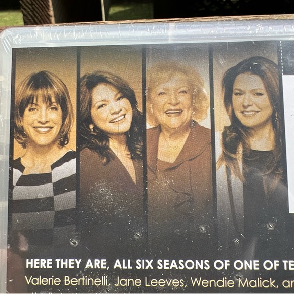 Hot in Cleveland: The Complete TV Series, 6 Seasons DVD,Subtitled|Bonus Features - Picture 12 of 16